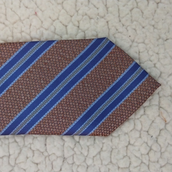 NWT Jos A. Bank Reserve Brown/Blue Silk Stripe Tie - Picture 3 of 10